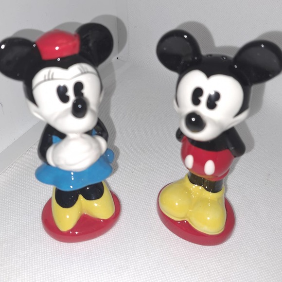 NIB Disney Treasure Craft Ceramic Micky & Minnie Salt & Pepper Shakers - Picture 2 of 10
